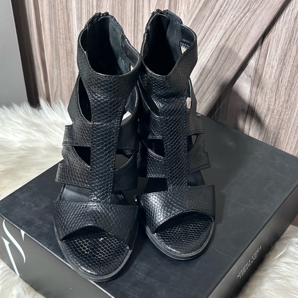 Simply Vera Vera Wang Black Textured Heels-7 - Picture 3 of 5